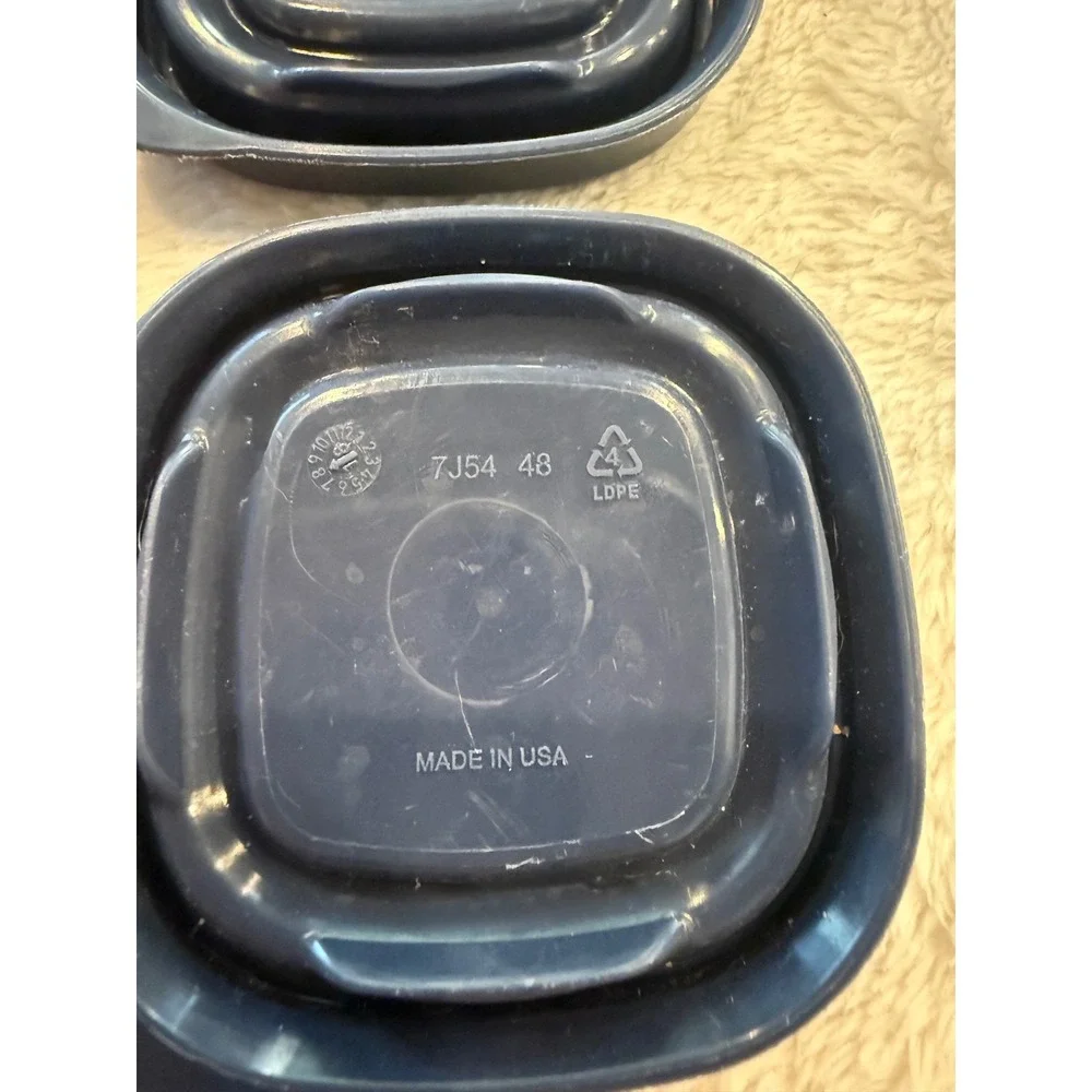 Rubbermaid Replacement Lids Set of 4 Square Red Navy Blue 7J54 Made in USA
